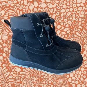 UGG Kids Turlock Unisex Waterproof Boots - YOUTH 3 - *LIKE NEW*